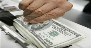 الدولار يسجل أعلى سعر له في السوق السوداء